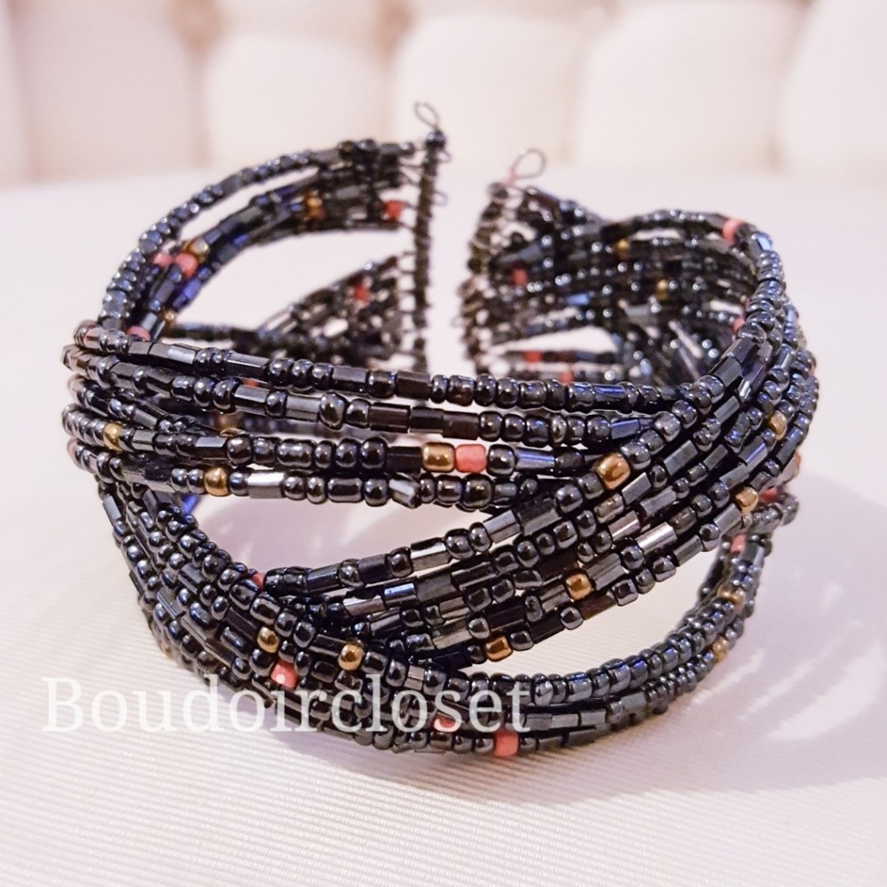 🌹 Beautifully beaded cuff bracelet
